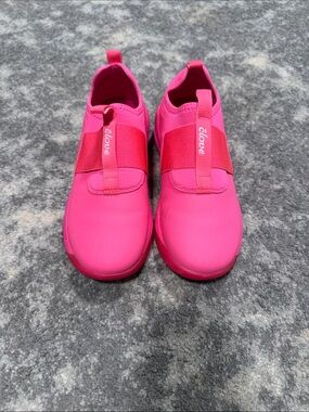 Clove Women’s Slip-On Sneakers in Hot Pink